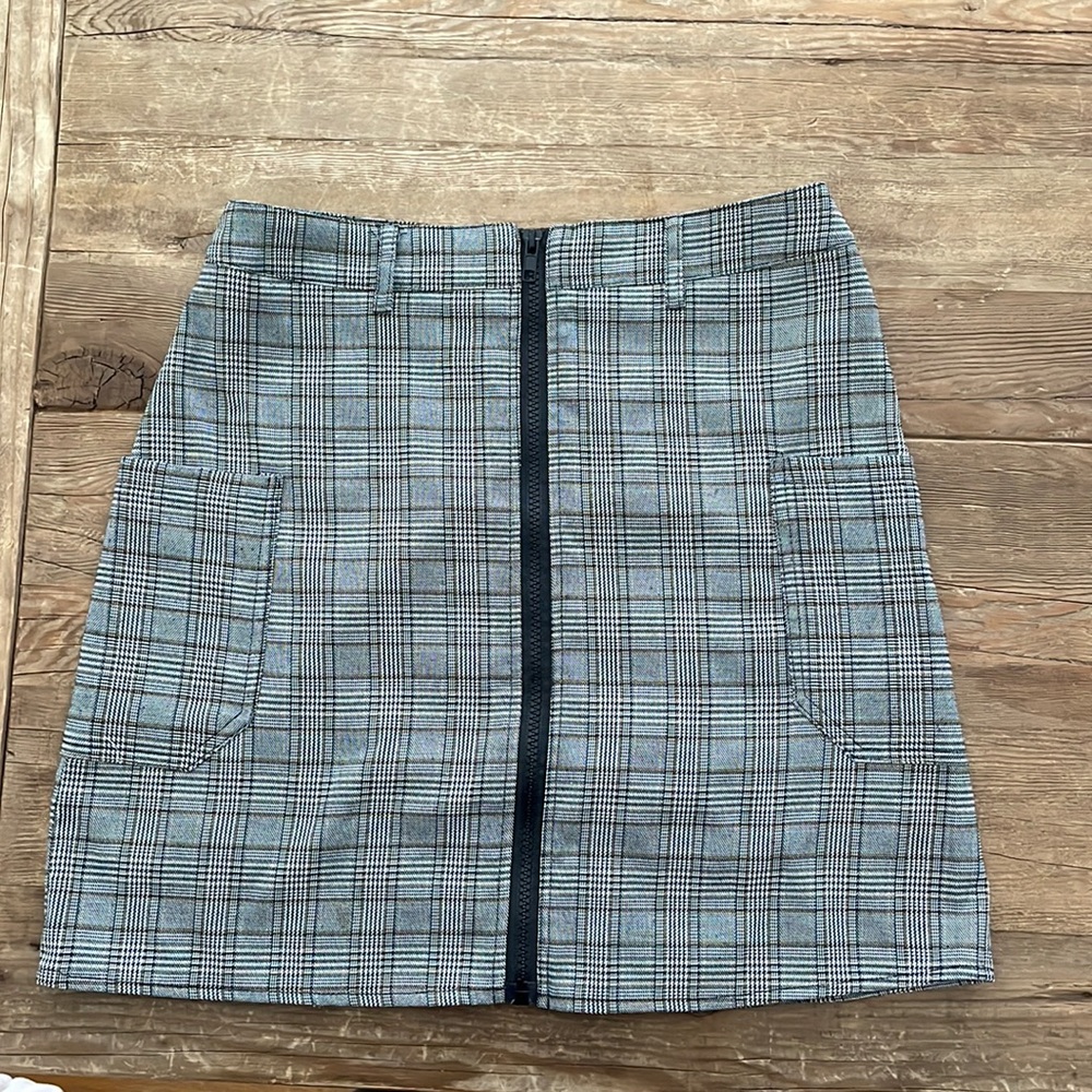 plaid zip up skirt, size M, LF stores